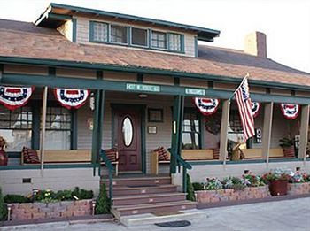 Buffalo Pointe Inn Уилямс Екстериор снимка