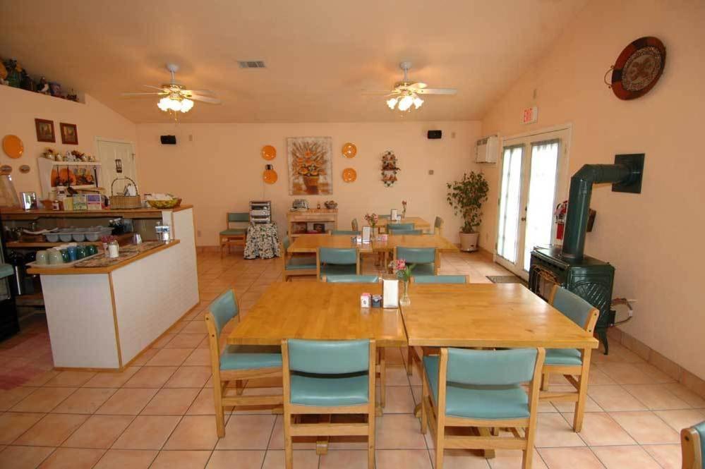 Buffalo Pointe Inn Уилямс Екстериор снимка
