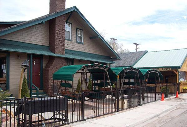 Buffalo Pointe Inn Уилямс Екстериор снимка